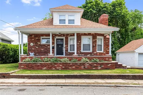 70 Tucker Ave, Cranston, RI 02905