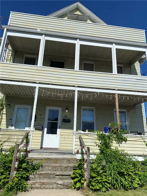 18 West St, West Warwick, RI 02893