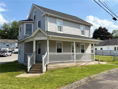 2 Fairmount Ave, Johnston, RI 02919