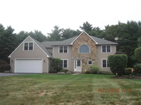 5 Weymouth Ln, Coventry, RI 02816