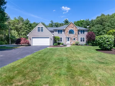 5 Weymouth Ln, Coventry, RI 02816