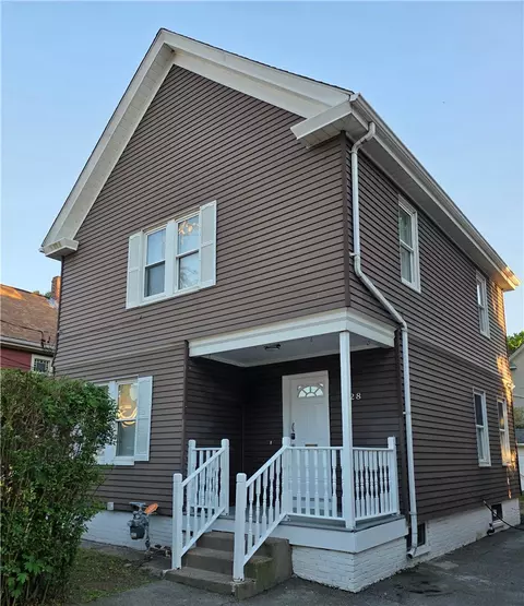 28 Carver St, Pawtucket, RI 02860