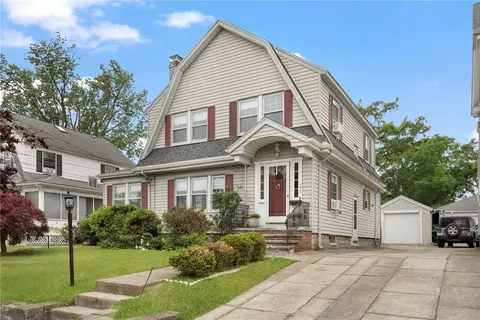 147 Grace St, Cranston, RI 02910