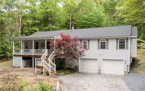 167 Vernon Dr, Glocester, RI 02814
