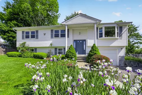 2 Garner Ave, Johnston, RI 02919