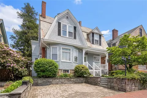 34 Bull St, Newport, RI 02840