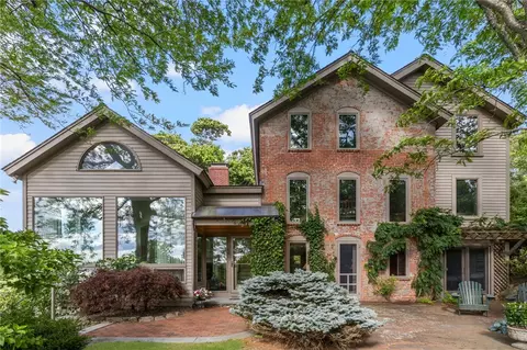 10 Nayatt Rd, Barrington, RI 02806