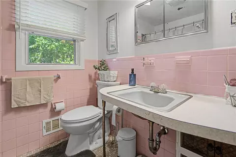 Bath - 25 Walker Rd, Warwick, RI 02889 photo 2 of 2