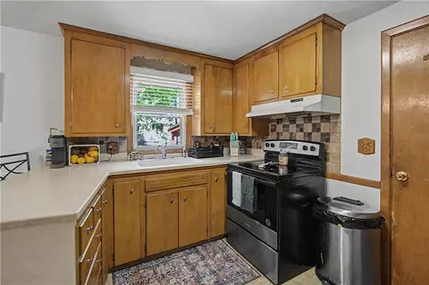 Kitchen - 25 Walker Rd, Warwick, RI 02889 photo 2 of 4