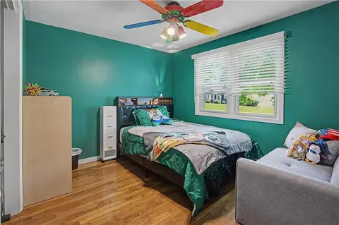 Bedroom - 25 Walker Rd, Warwick, RI 02889 photo 3 of 4