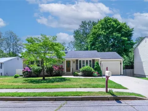 59 Carrs Ln, Warwick, RI 02886