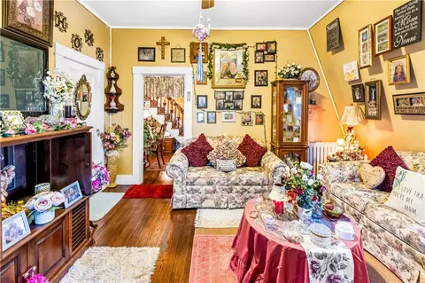 Living - 274 Harris Ave, Woonsocket, RI 02895 photo 3 of 4