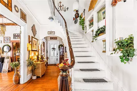 Entry Way - 274 Harris Ave, Woonsocket, RI 02895 photo 2 of 8