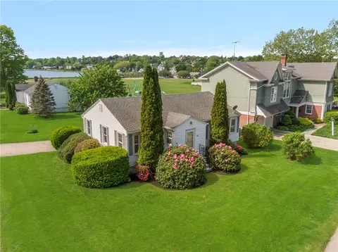175 Kay St, Newport, RI 02840