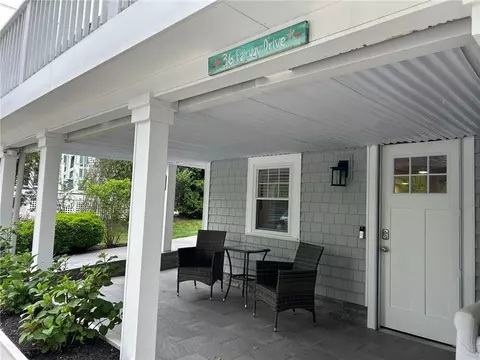 36 Fairway Rd, Narragansett, RI 02882