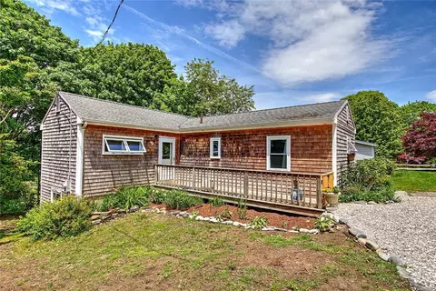 Exterior - 33 W Main Rd, Little Compton, RI 02837 photo 3 of 11