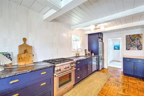 Kitchen - 33 W Main Rd, Little Compton, RI 02837 photo 4 of 8