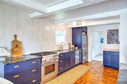 Kitchen - 33 W Main Rd, Little Compton, RI 02837 photo 5 of 8