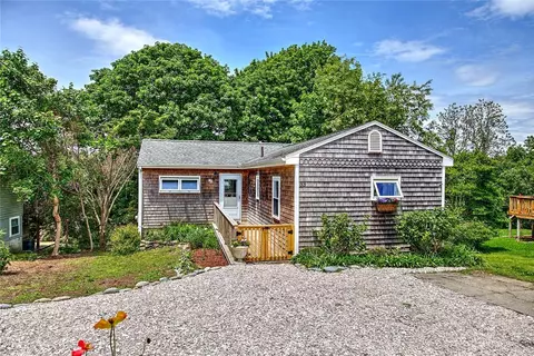 33 W Main Rd, Little Compton, RI 02837