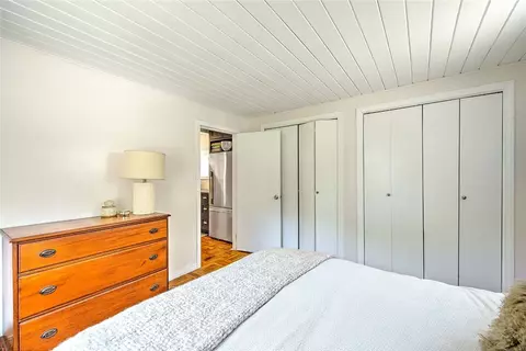 Bedroom - 33 W Main Rd, Little Compton, RI 02837 photo 4 of 8