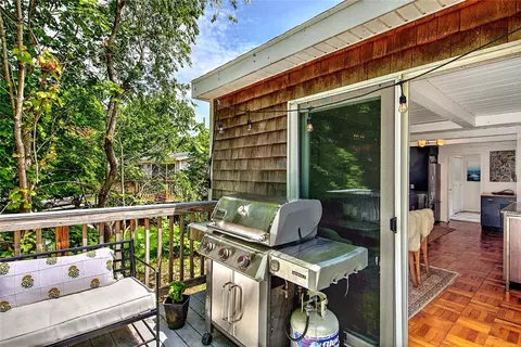 Exterior - 33 W Main Rd, Little Compton, RI 02837 photo 6 of 11