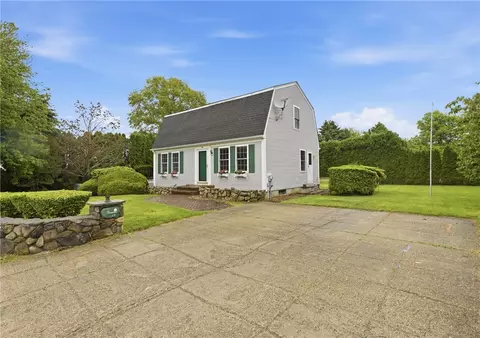 49 Harvest Rd, Middletown, RI 02842