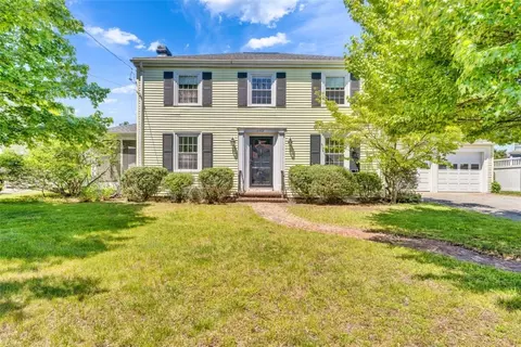 172 Hoyt Ave, Rumford, RI 02916