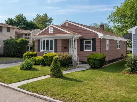 33 Alden St, Providence, RI 02909