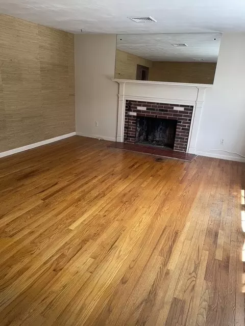 Living - 36 Edmond Dr, Warwick, RI 02886 photo 1 of 2