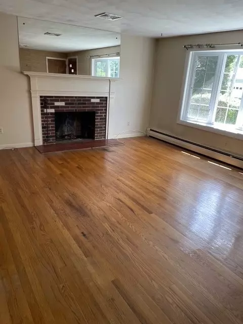 Living - 36 Edmond Dr, Warwick, RI 02886 photo 2 of 2