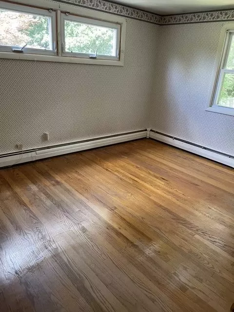 Bedroom - 36 Edmond Dr, Warwick, RI 02886 photo 1 of 3