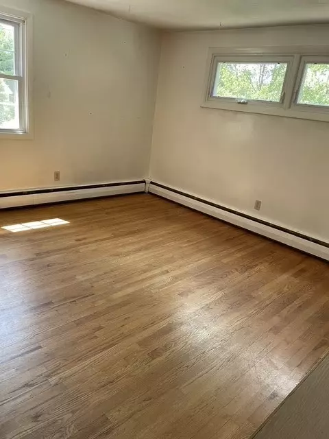 Bedroom - 36 Edmond Dr, Warwick, RI 02886 photo 2 of 3