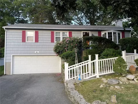 36 Edmond Dr, Warwick, RI 02886