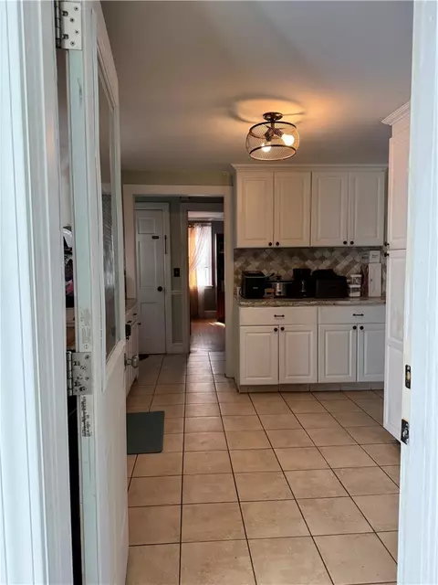 Entry Way - 199 Main Ave, Warwick, RI 02886 photo 1 of 3