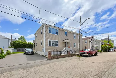 6 Wilson St, Bristol, RI 02809