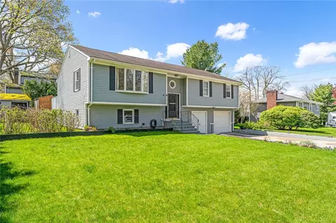 18 Waterman St, Bristol, RI 02809