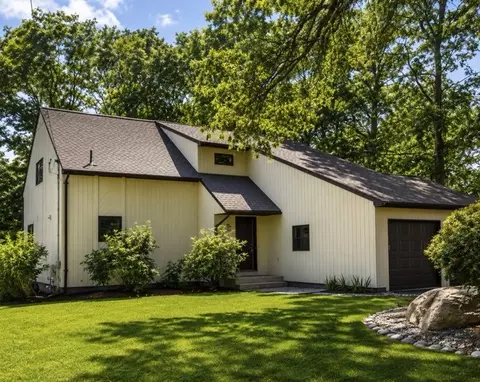 6 Acacia Ct, Coventry, RI 02816