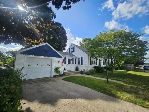 11 Jones Ave, Pawtucket, RI 02861