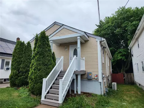 37 Mercy St, Providence, RI 02909