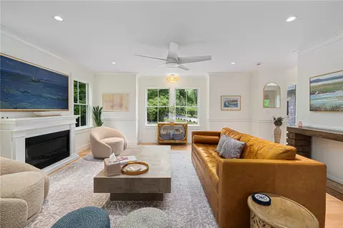 Living - 31 Wright Ln, Jamestown, RI 02835 photo 1 of 1