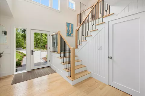 Entry Way - 31 Wright Ln, Jamestown, RI 02835 photo 4 of 6