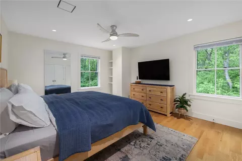 Bedroom - 31 Wright Ln, Jamestown, RI 02835 photo 4 of 7
