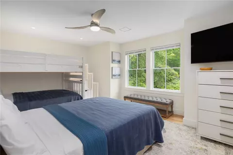 Bedroom - 31 Wright Ln, Jamestown, RI 02835 photo 3 of 7