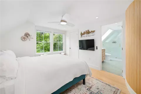 Bedroom - 31 Wright Ln, Jamestown, RI 02835 photo 6 of 7