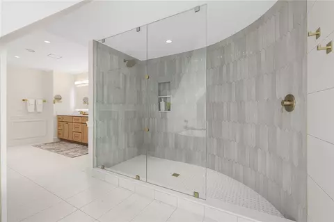 Bath - 31 Wright Ln, Jamestown, RI 02835 photo 5 of 11