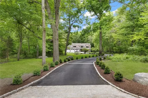 Exterior - 31 Wright Ln, Jamestown, RI 02835 photo 10 of 11