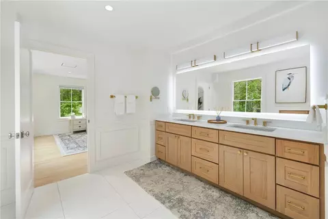 Bath - 31 Wright Ln, Jamestown, RI 02835 photo 6 of 11