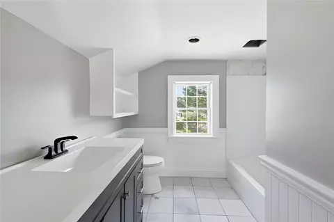 Bath - 5 Thayer Pl, Warwick, RI 02888 photo 4 of 6