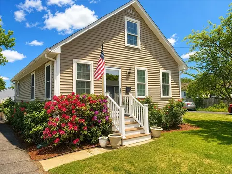 5 Thayer Pl, Warwick, RI 02888