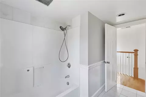 Bath - 5 Thayer Pl, Warwick, RI 02888 photo 6 of 6